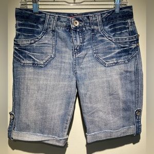 Mudd jeans stone wash cuffed Bermuda shorts size 7 EUC